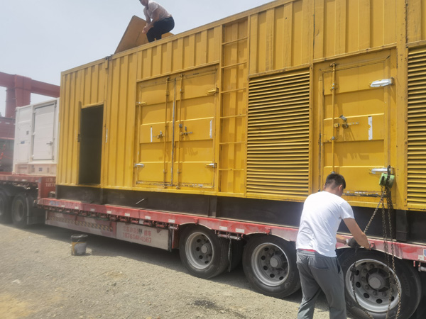精河除了负载情况和发动机维护，还有哪些因素会影响 200kw 柴油发电机的油耗？