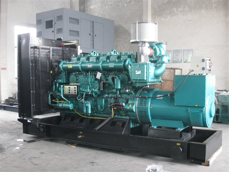 精河200KW 柴油发电机的油耗是多少？