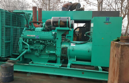 精河发电机组如何判断水冷式机油散热器内部是否需要清洗？